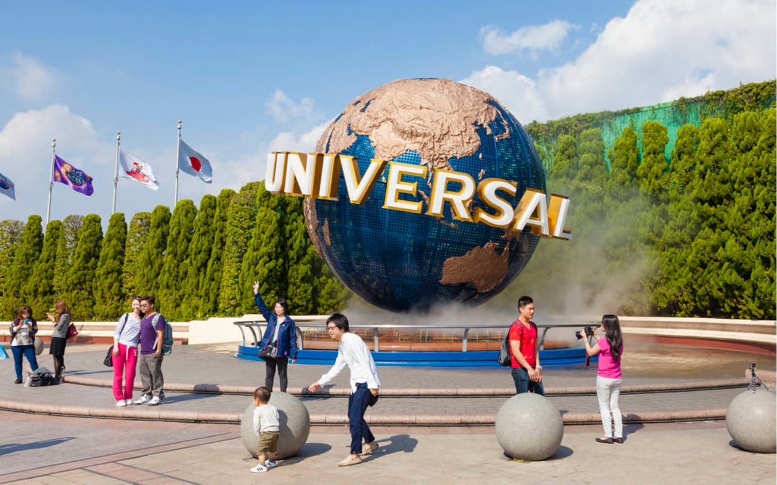 Universal Studios Japan globe entrance photo for Osaka theme park visitors